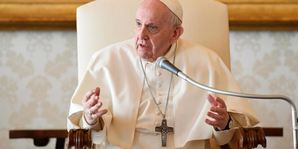 Pope Struggles to Comprise Conservative-Liberal Tensions in Catholic Church