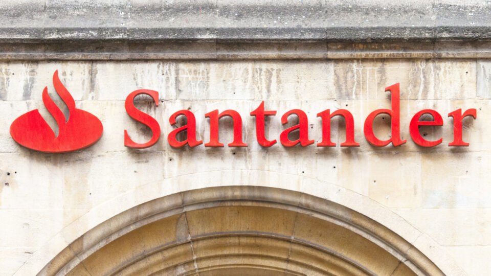 After Barclays, Santander Bank Blocks Funds to Binance in UK Citing Buyer Safety