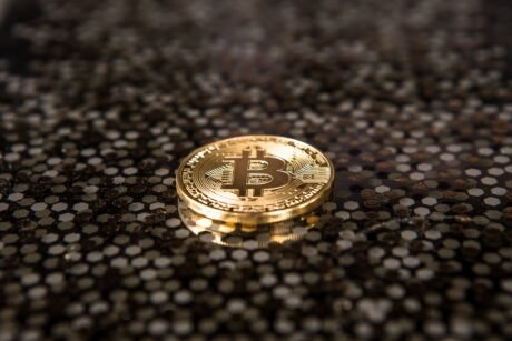 Crypto Concern Reaches Six-Month High: Time To Prefer Bitcoin?