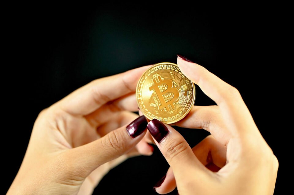Bitcoin vs Gold: Bernstein analyst Gautam Chhugani picks a aspect