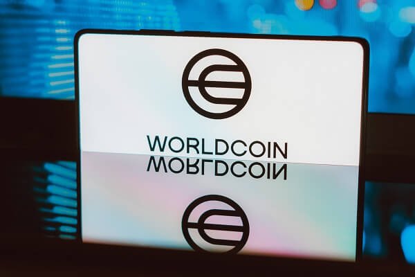 Worldcoin eyes extra upside as open curiosity climbs above $449m