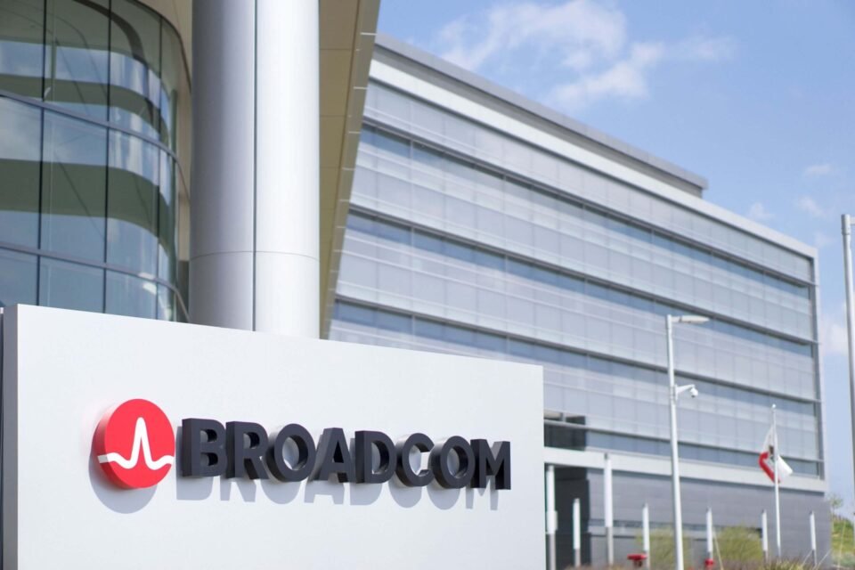 Broadcom (AVGO) Stock: Wall Avenue Nonetheless Bullish With out reference to EU Probe and Insider Selling